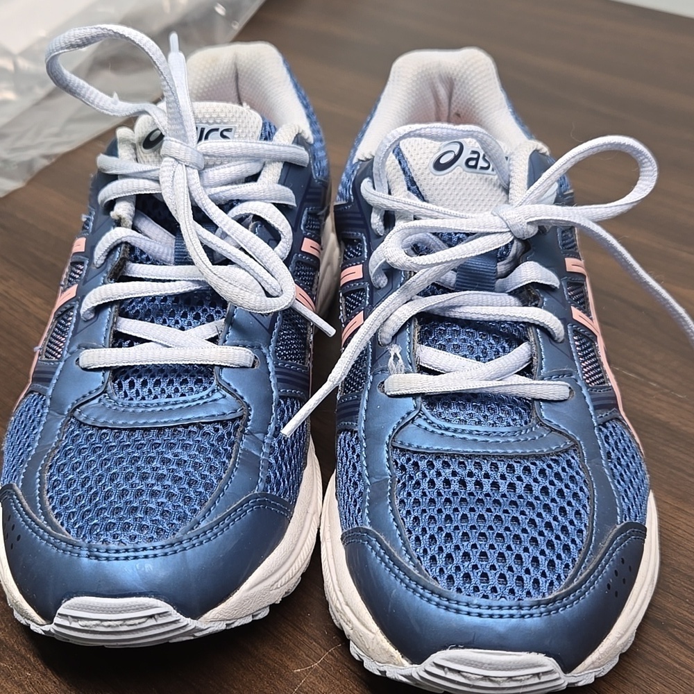 Aasics Size 5 Blue and Pink Athletic Shoes